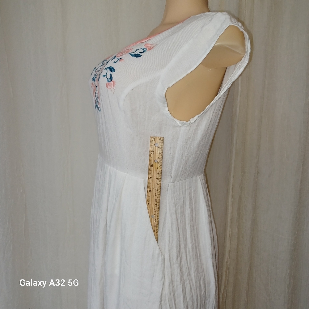 Polagram Women Size M White Dress with Pink and Blue Embroidery - Picture 5 of 15